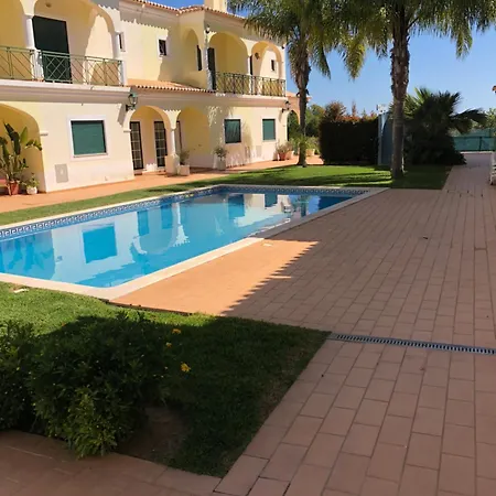 Rockfield 4 度假居 *